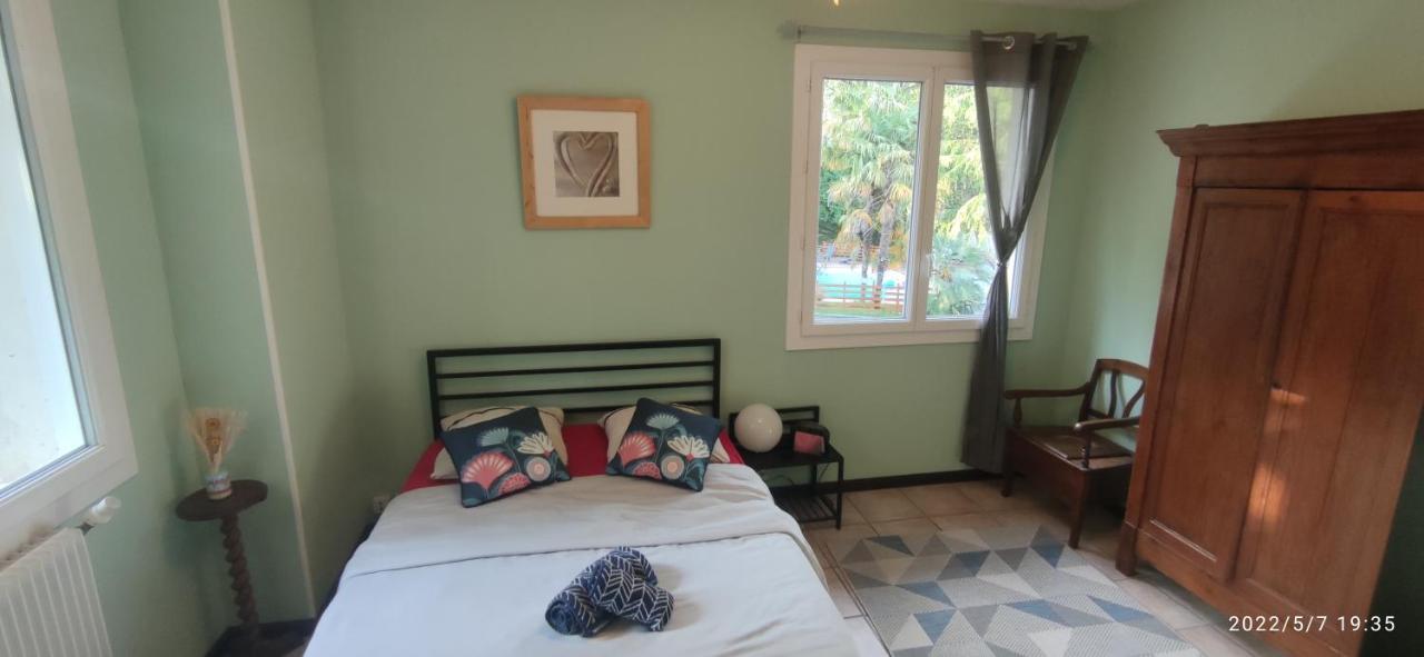B&B En Plein Coeur De La Foret Artiguelouve Экстерьер фото