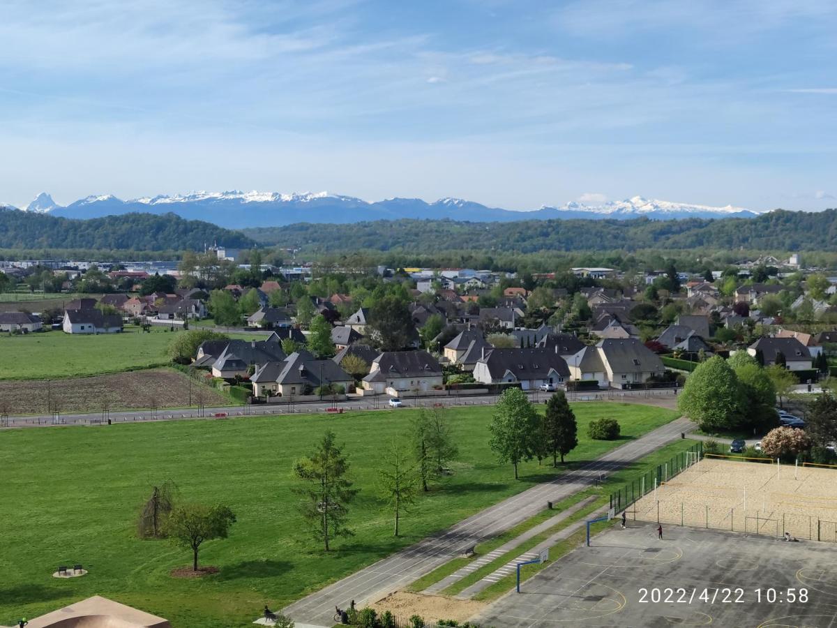 B&B En Plein Coeur De La Foret Artiguelouve Экстерьер фото